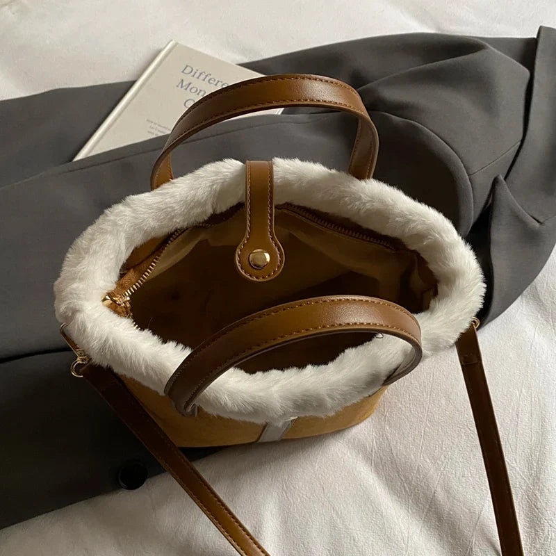 Winter Plush Bag Women'S Retro Small Handbags Clutch Bag New Faux Suede Matching Lamb Wool Bucket Shoulder Crossbody Bags