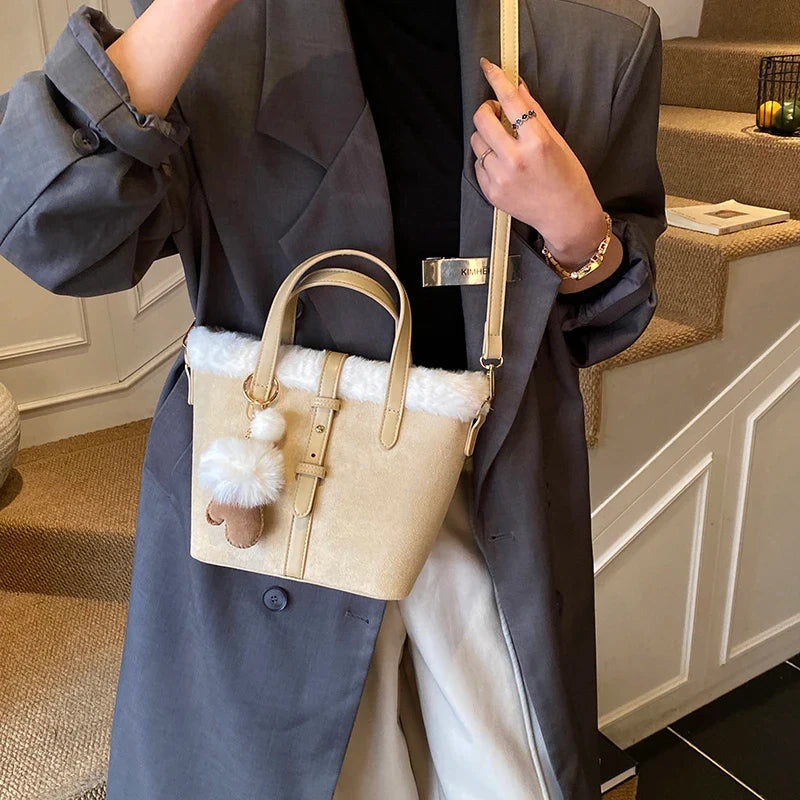 Winter Plush Bag Women'S Retro Small Handbags Clutch Bag New Faux Suede Matching Lamb Wool Bucket Shoulder Crossbody Bags