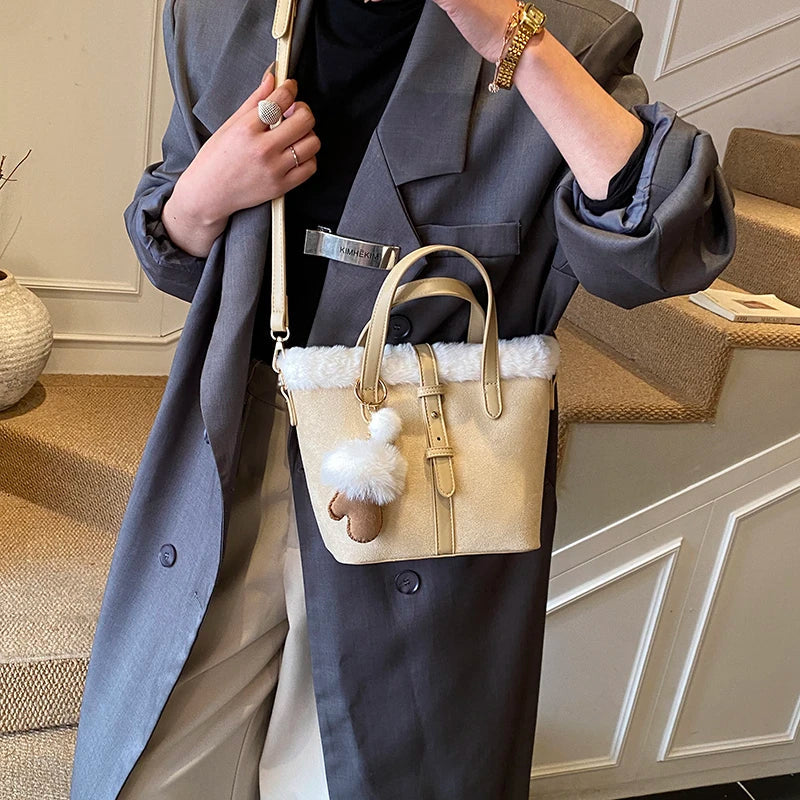 Winter Plush Bag Women'S Retro Small Handbags Clutch Bag New Faux Suede Matching Lamb Wool Bucket Shoulder Crossbody Bags